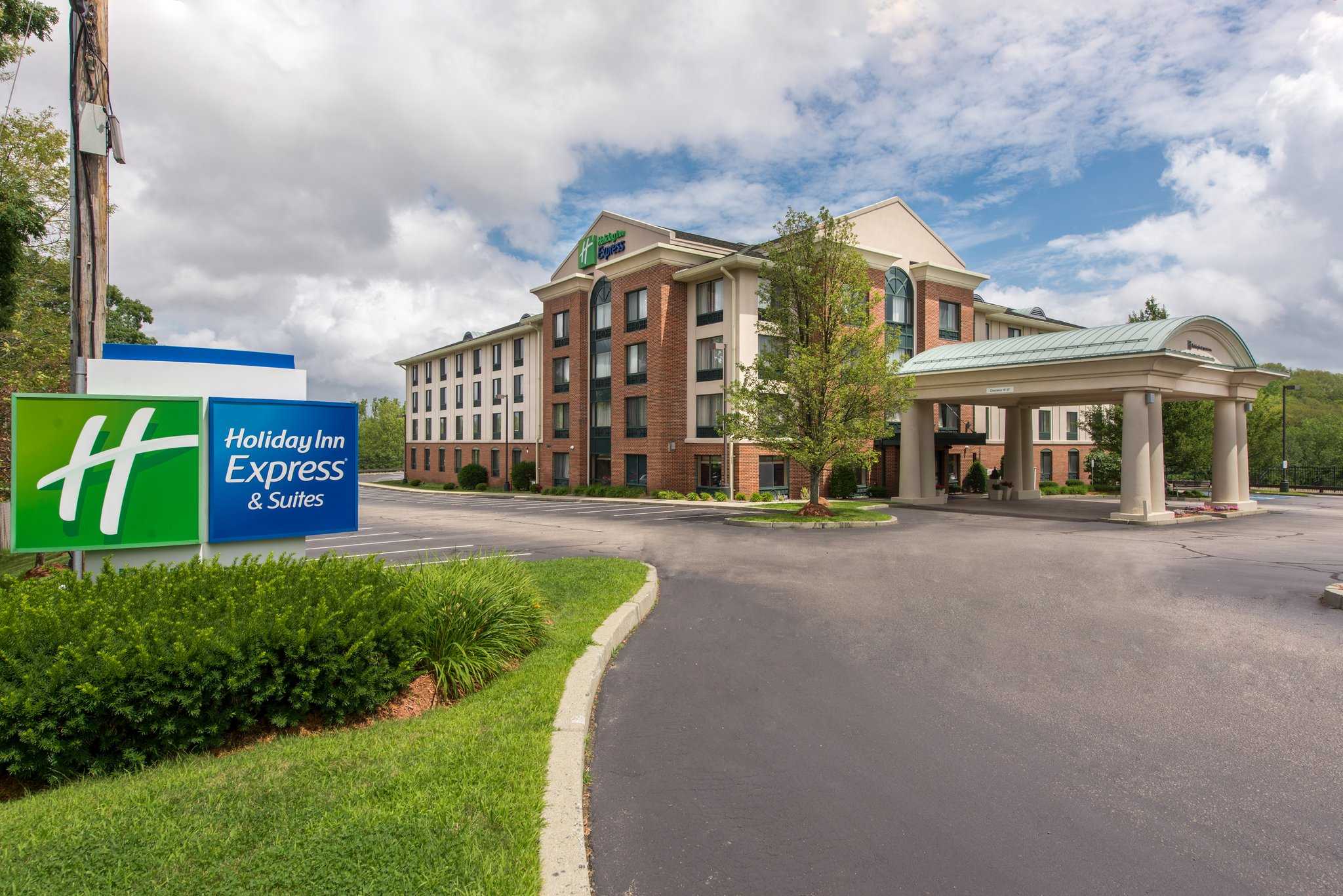 Holiday Inn Express Hotel & Suites Auburn i kastanjebrunt, MA