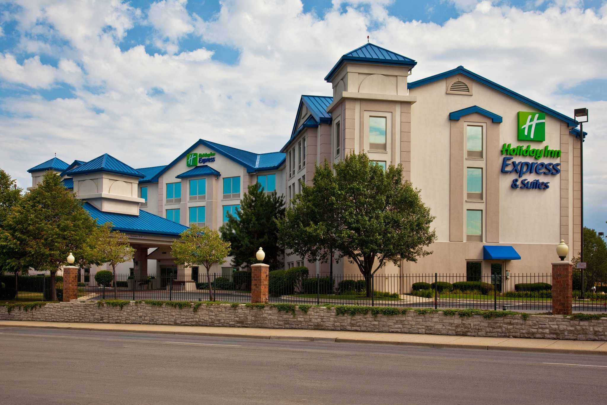 Holiday Inn Express Hotel & Suites Chicago-Midway Airport in เมืองชิคาโก, IL