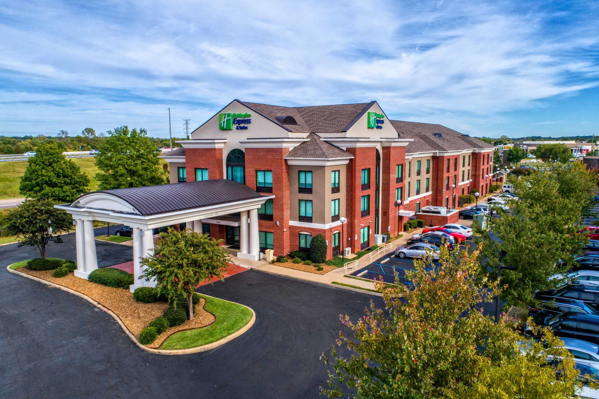 Holiday Inn Express & Suites Memphis Southwind a Memphis, TN