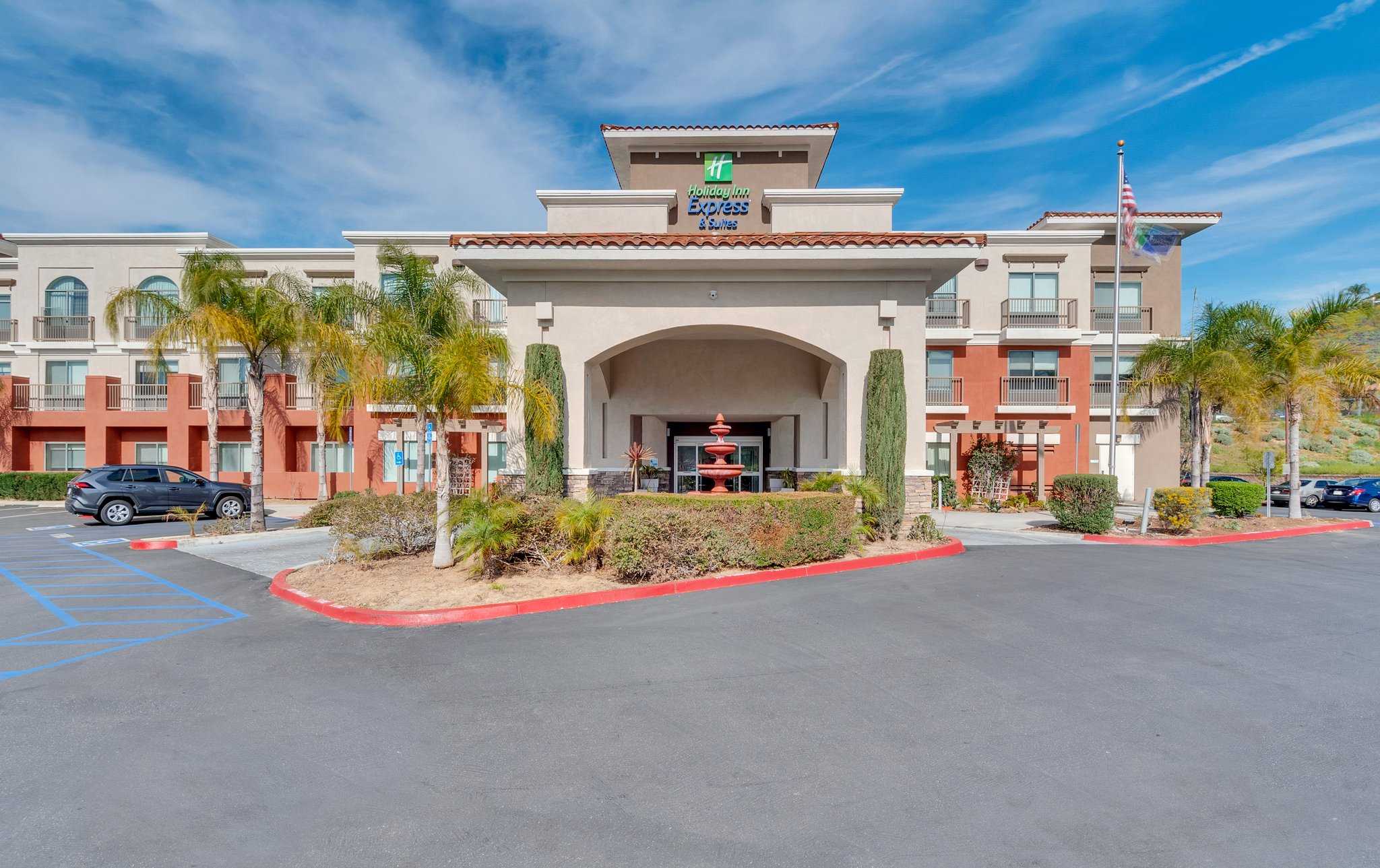 Holiday Inn Express Hotel & Suites Lake Elsinore em Lago Elsinore, CA