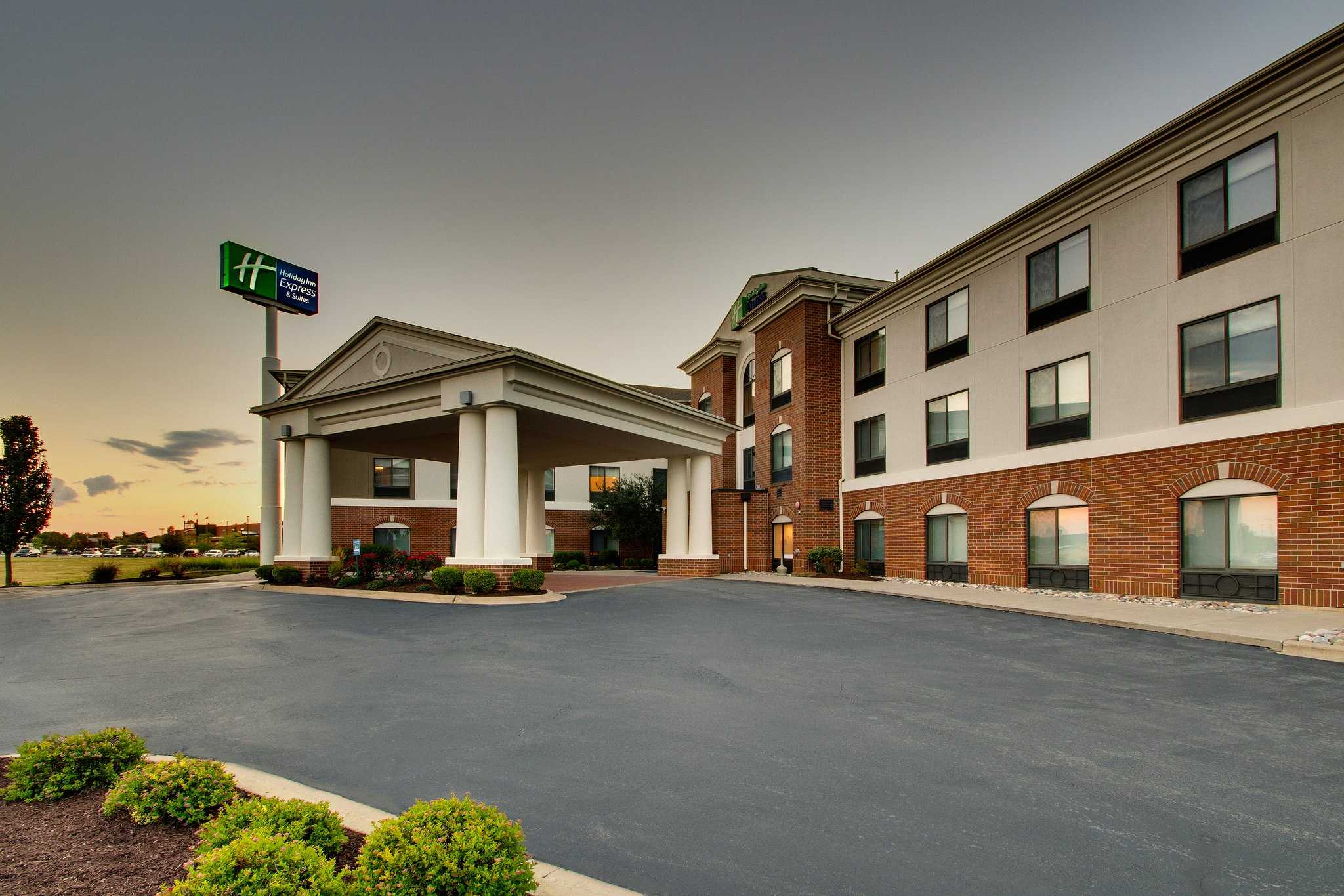 Holiday Inn Express Hotel & Suites Morris в Моррис, IL