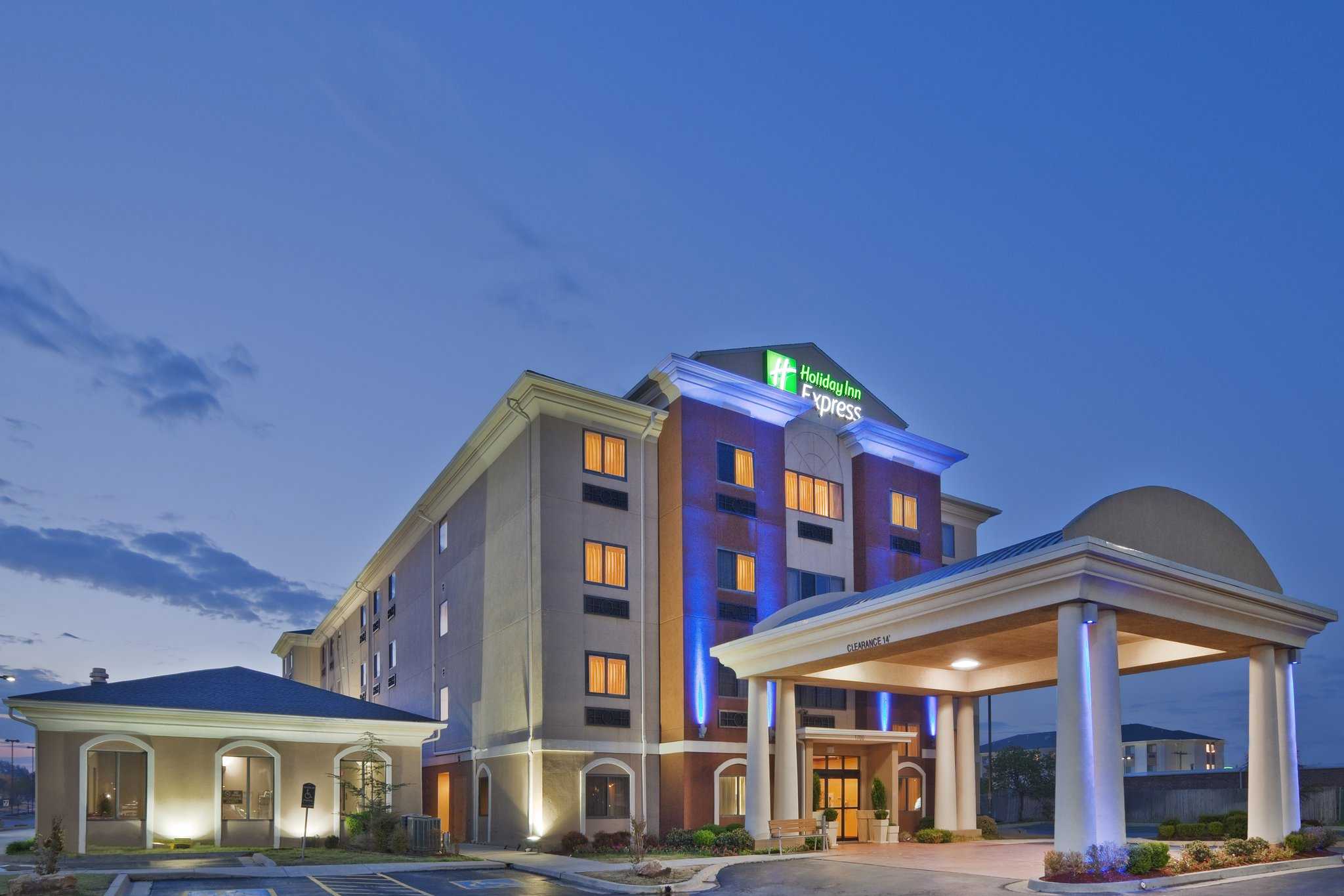 Holiday Inn Express Hotel & Suites Midwest City в Город Среднего Запада, OK