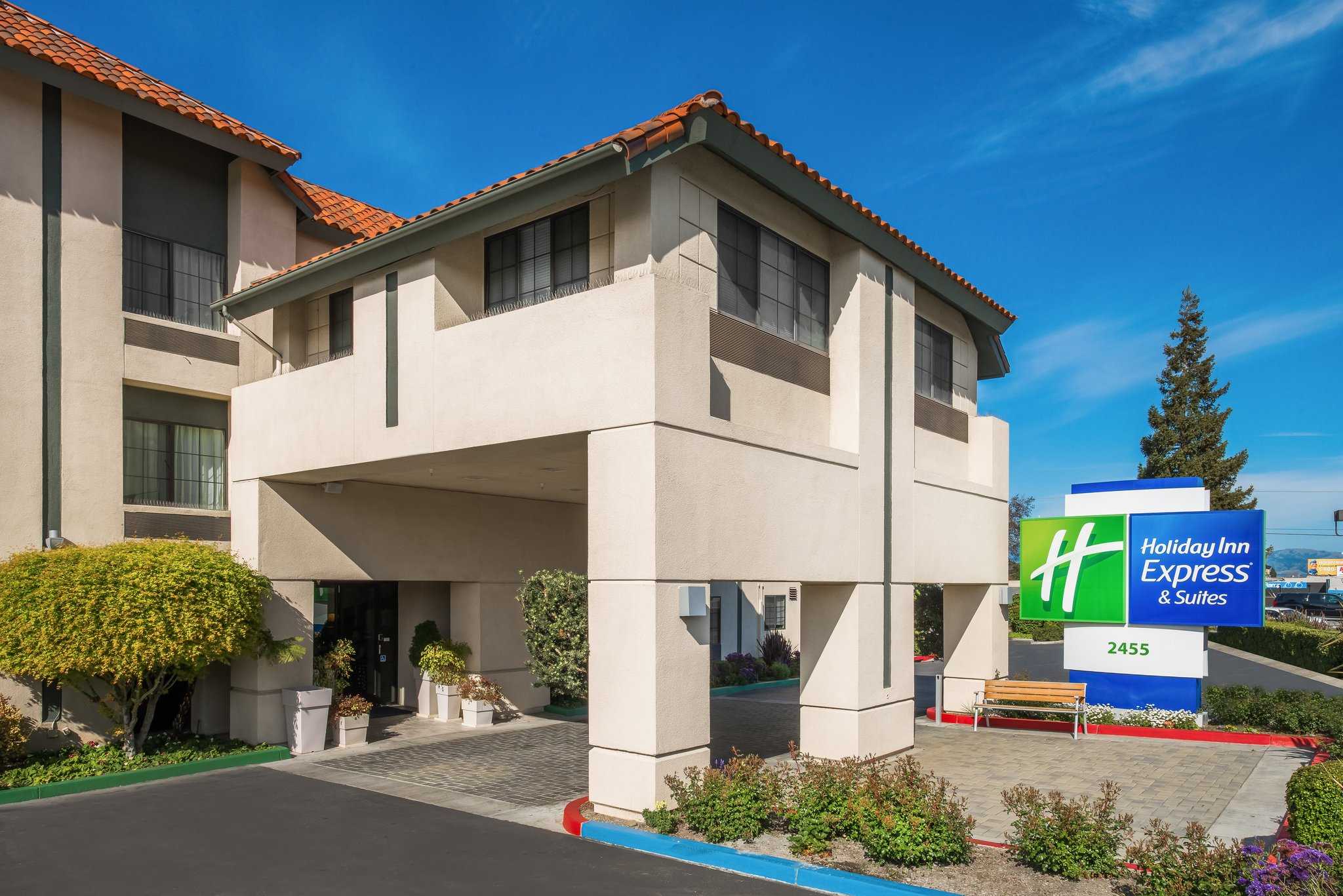 Holiday Inn Express & Suites Santa Clara - Silicon Valley в Санта-Клара, CA