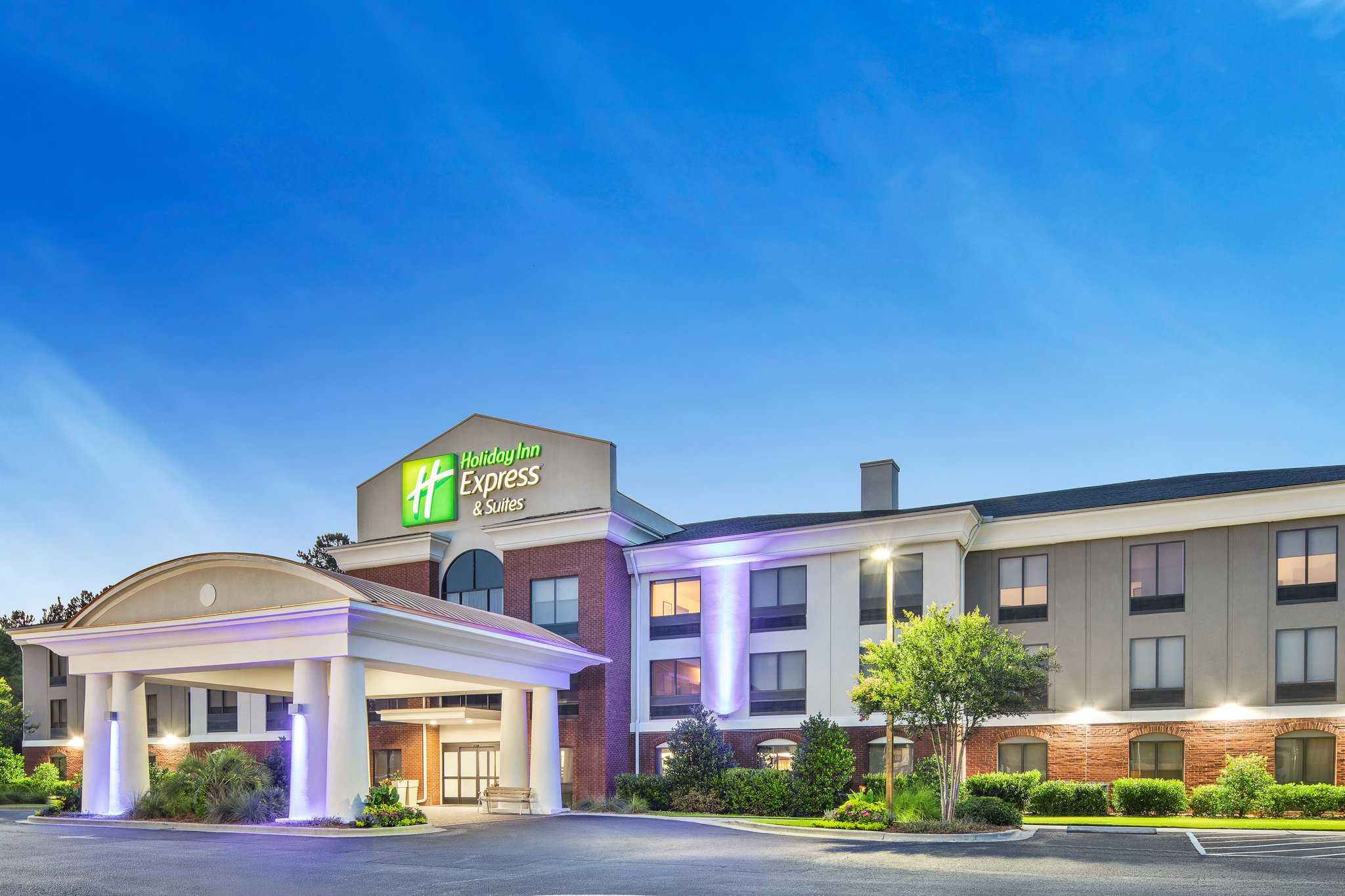 Holiday Inn Express & Suites Hardeeville-Hilton Head в Хардивилл, SC