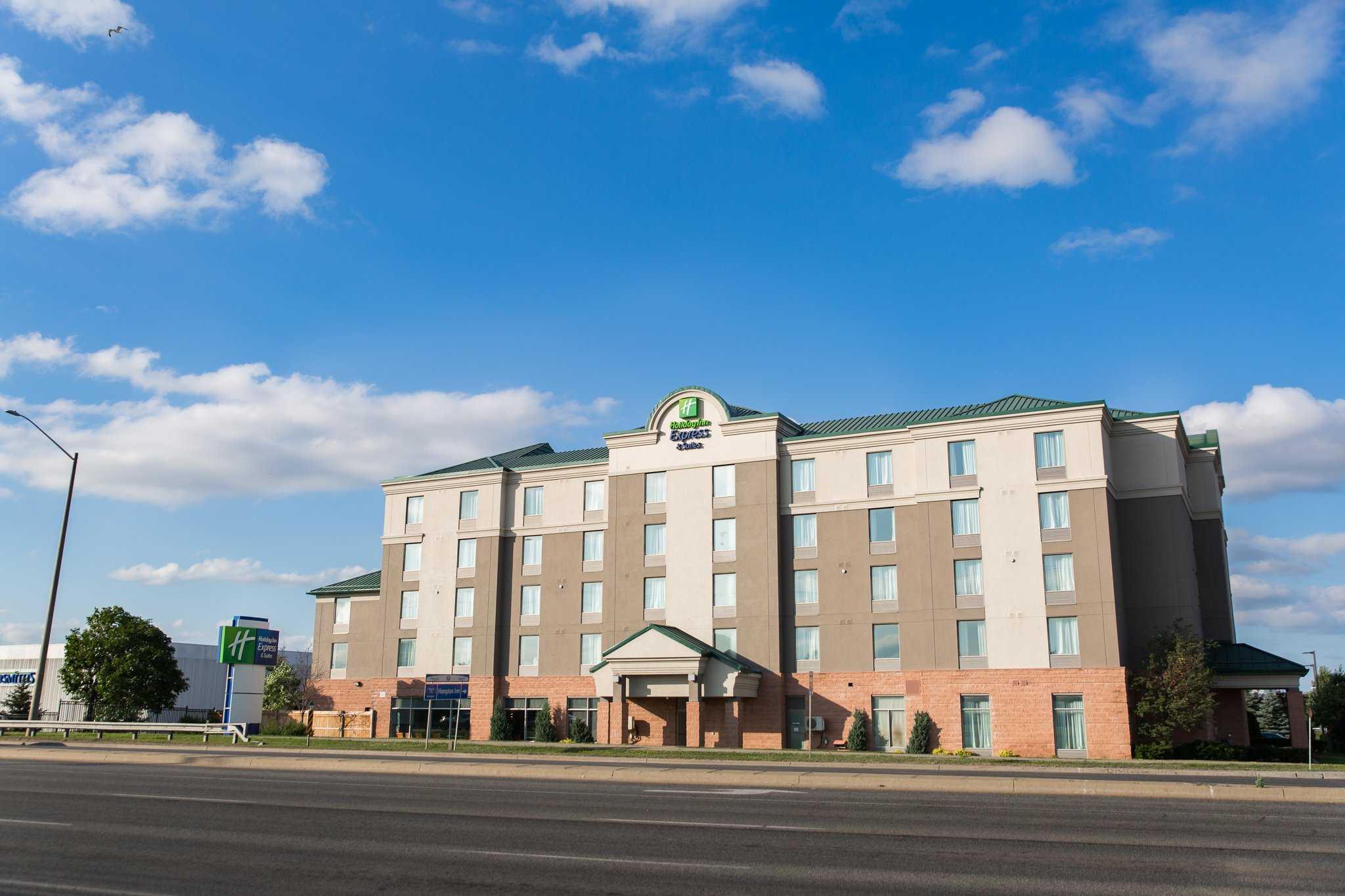 Holiday Inn Express & Suites Brampton a Brampton, ON