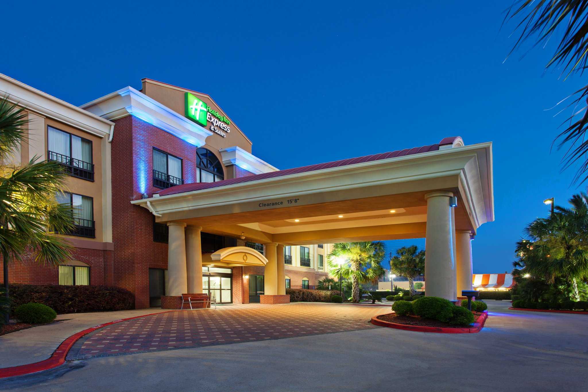 Holiday Inn Express Hotel & Suites Wharton в Уортон, TX