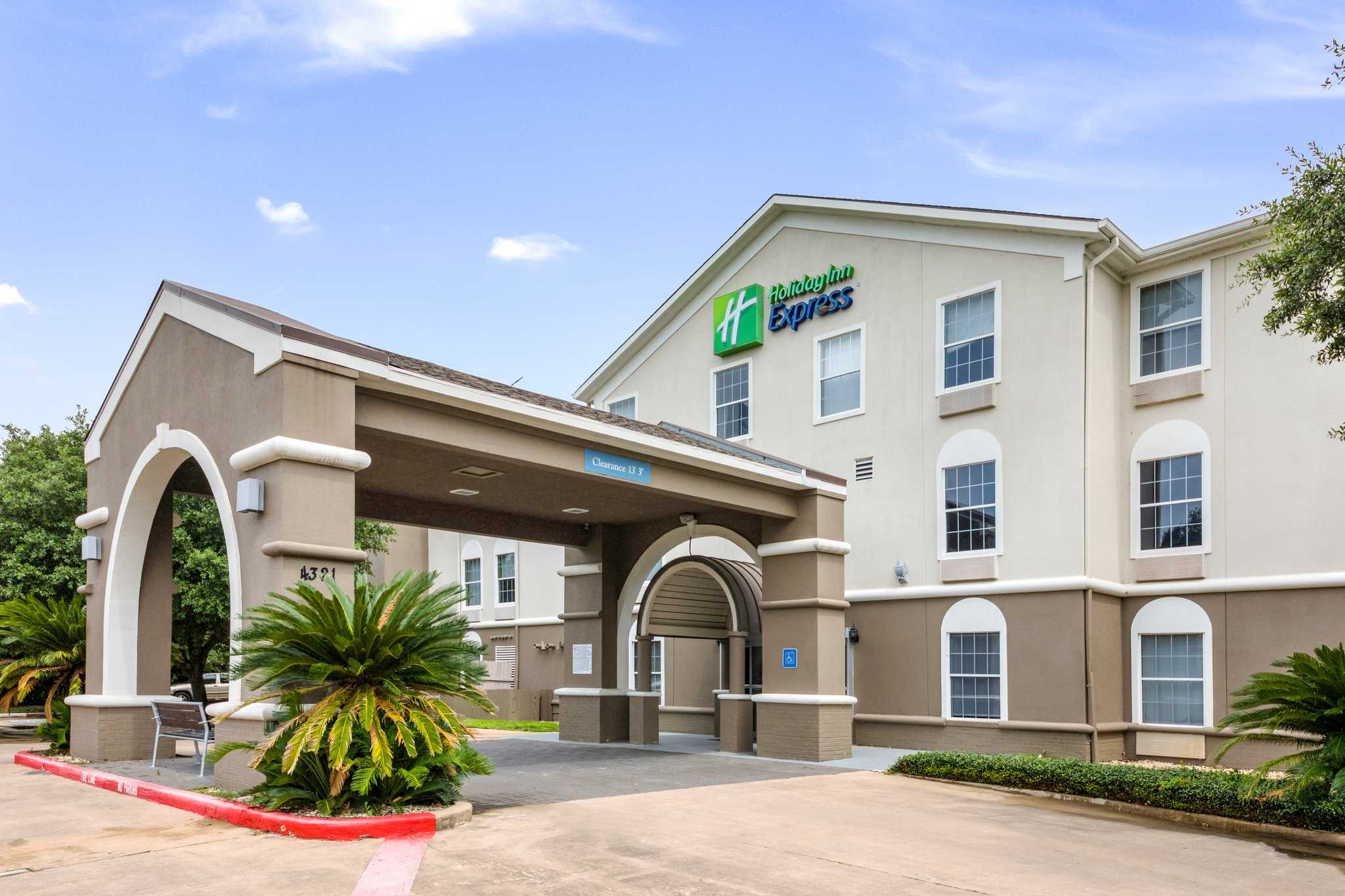 Holiday Inn Express Hotel & Suites - Columbus в Колумб, TX
