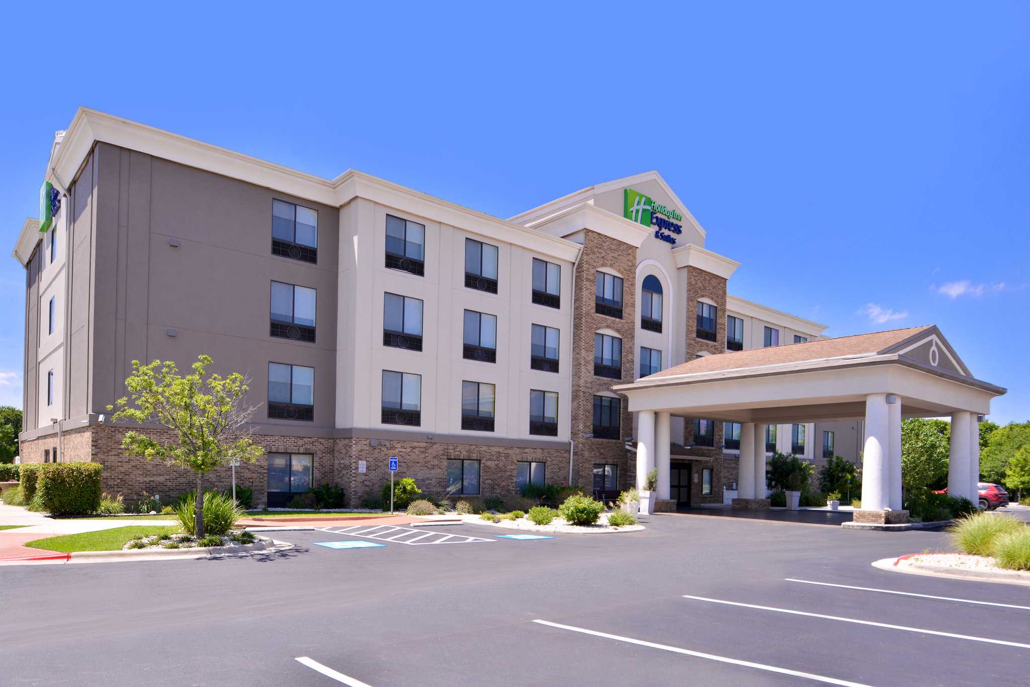 Holiday Inn Express Hotel & Suites Selma en Salma, TX