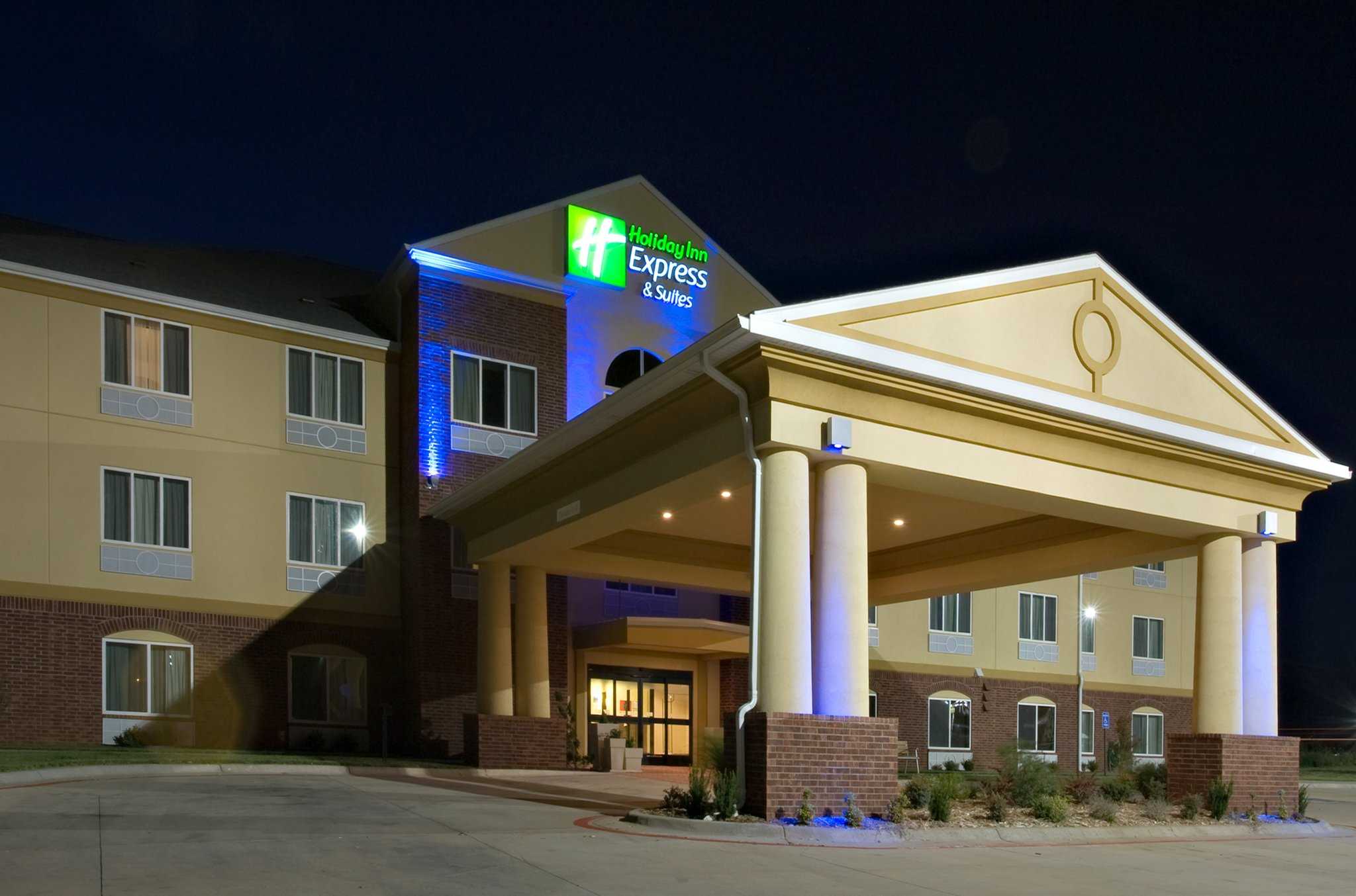 Holiday Inn Express Hotel & Suites Childress в Чайлдресс, TX
