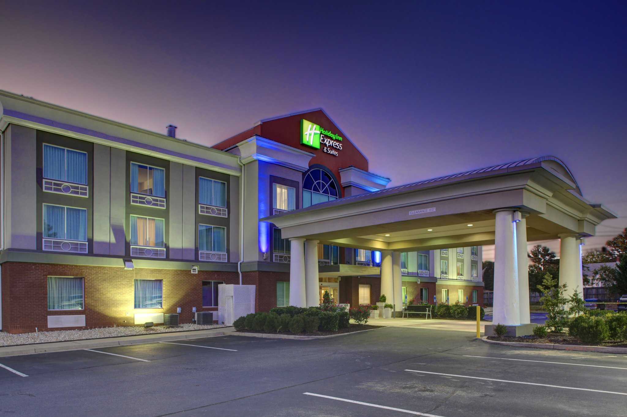 大百货商场, VA 的 Holiday Inn Express & Suites Emporia