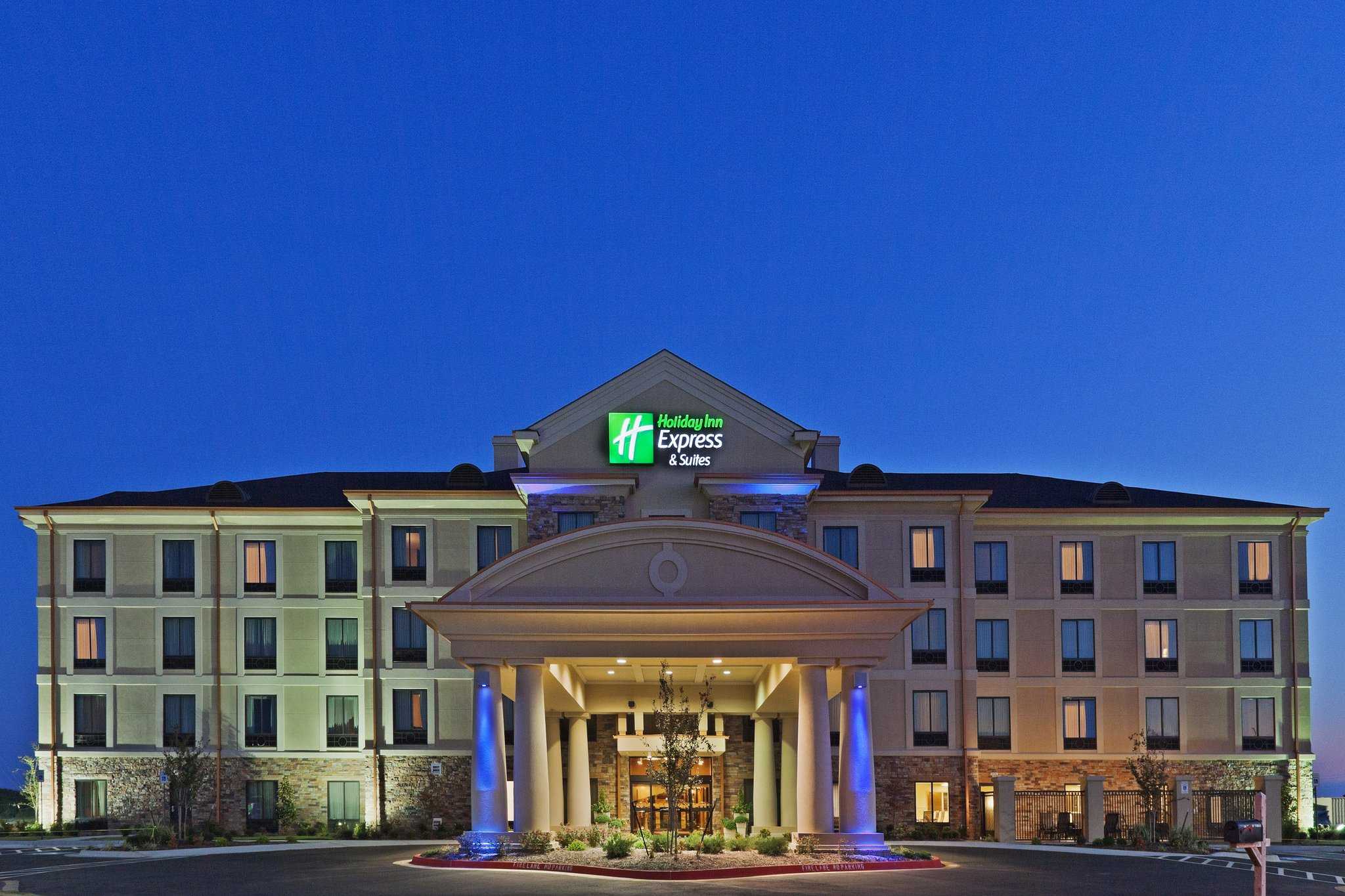 Poteau, OK 的 Holiday Inn Express Hotel & Suites Poteau