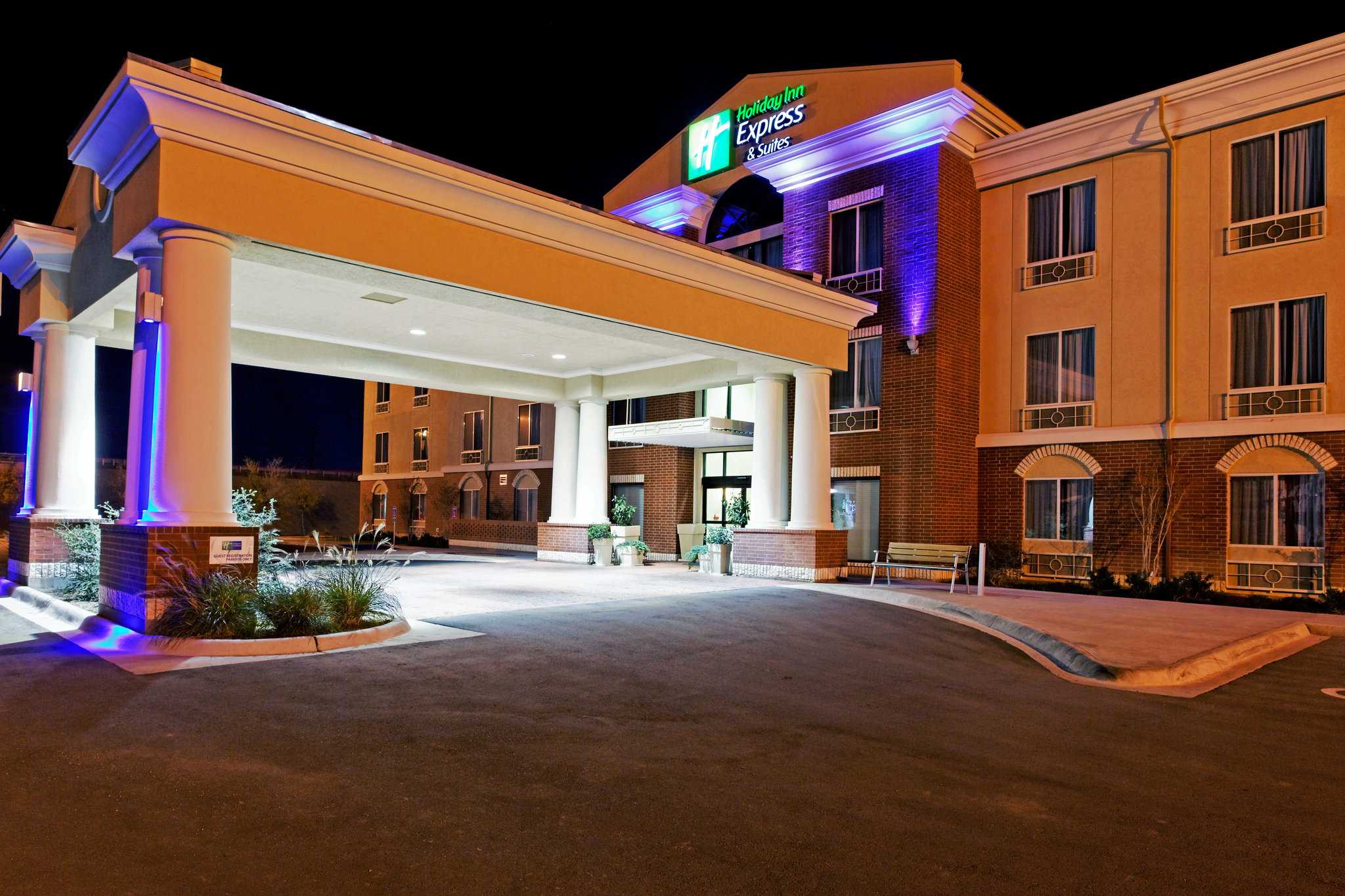 Holiday Inn Express Hotel & Suites Ozona в Озона, TX