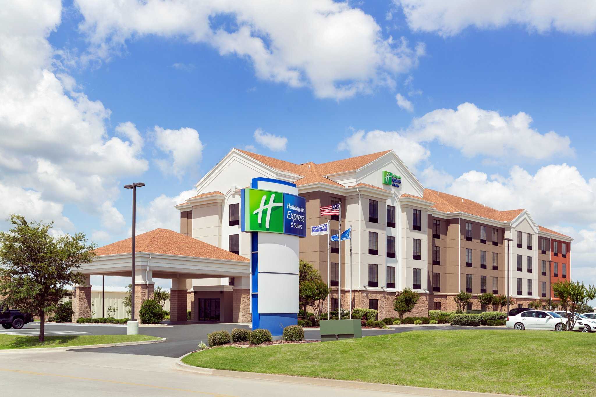 Holiday Inn Express Hotel Suites Shawnee I-40 в Шони, OK