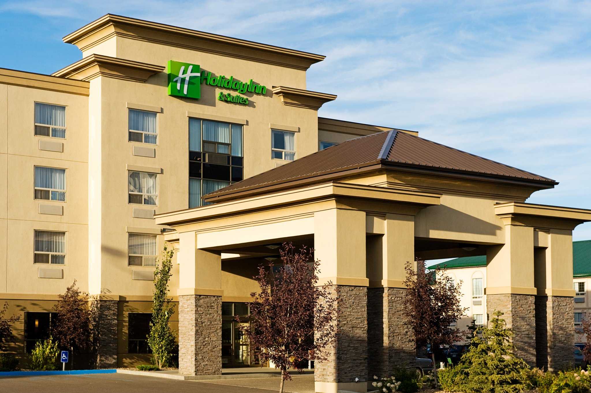Holiday Inn Hotel & Suites Lloydminster в Ллойдминстер, AB