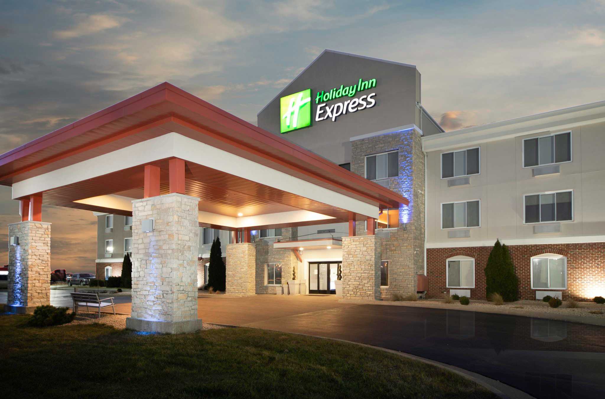 Holiday Inn Express Rochelle in รอแชล, IL