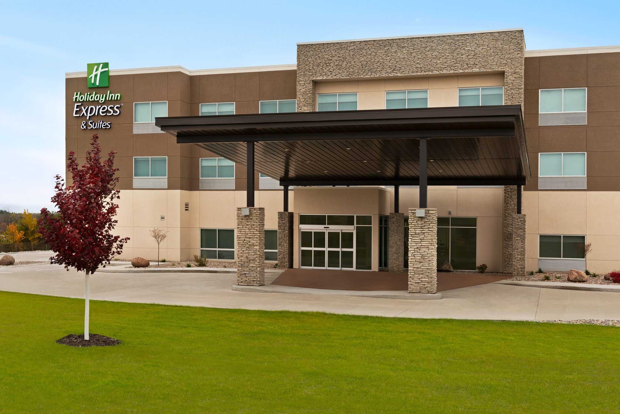 Holiday Inn Express & Suites Beaver Dam in Beverdam, WI