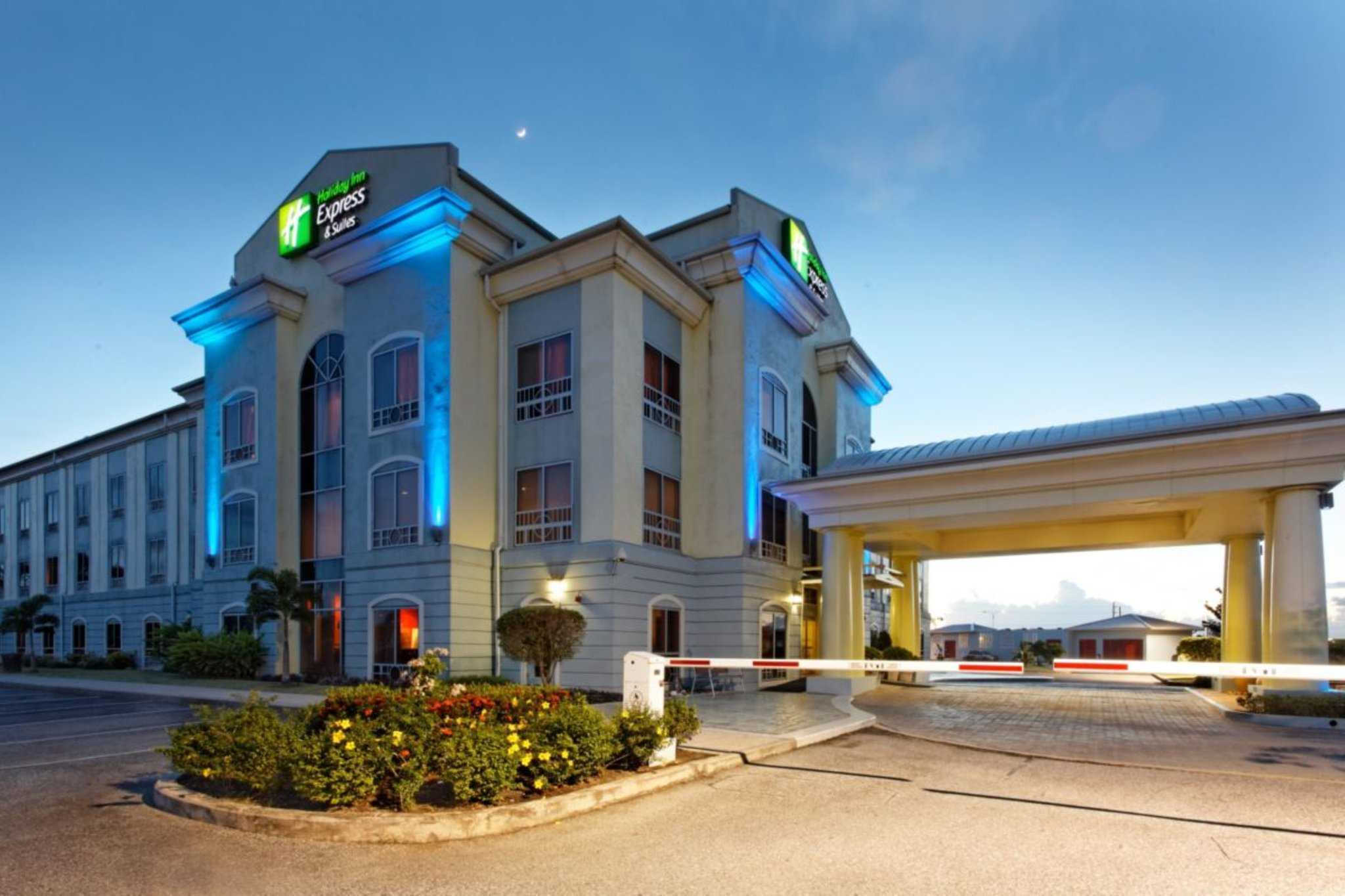 三重, TT 的 Holiday Inn Express & Suites Trincity Trinidad Airport