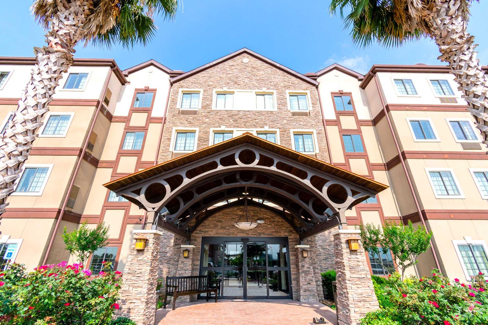Staybridge Suites Houston IAH - Beltway 8 в Хьюстон, TX