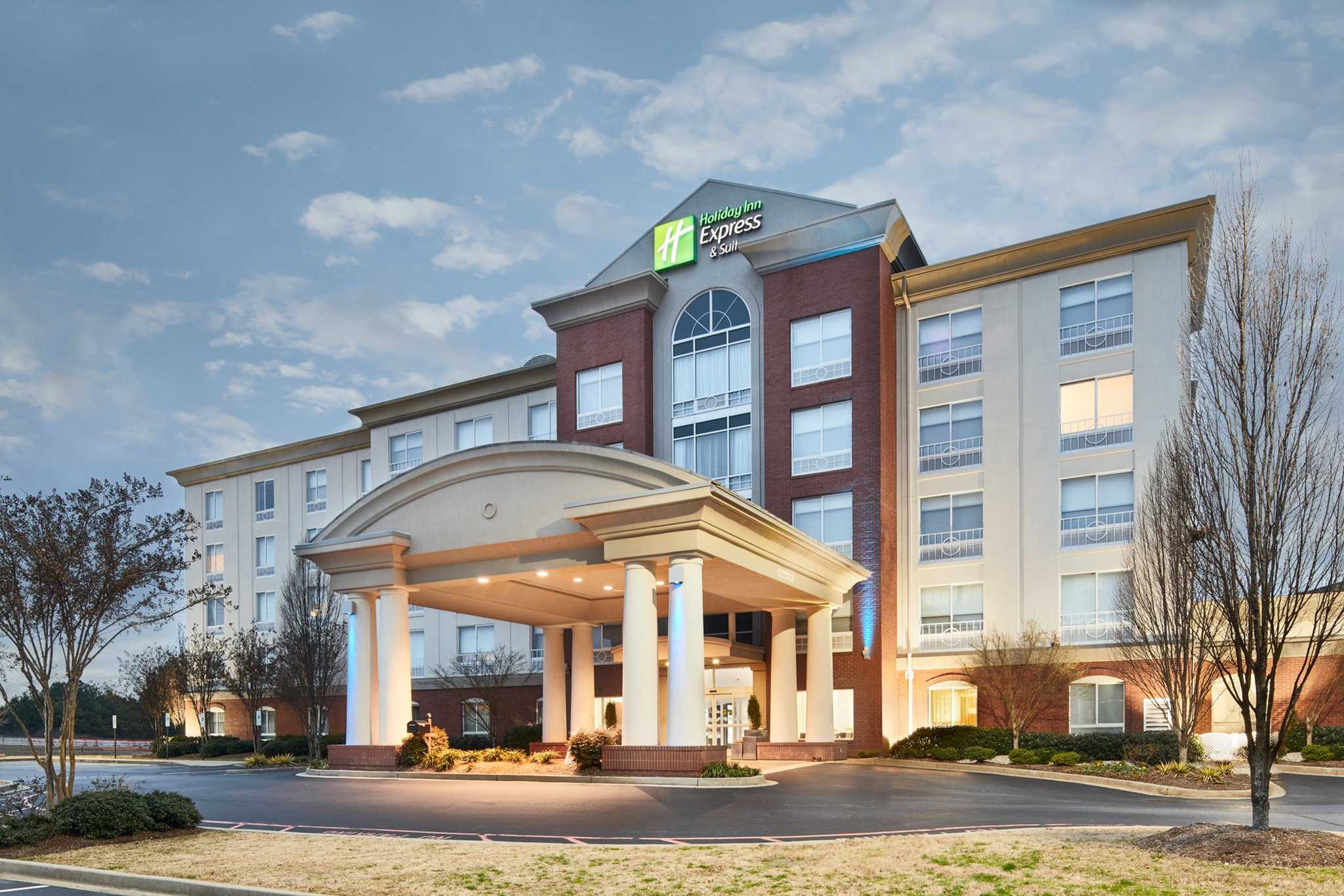 Holiday Inn Express Hotel & Suites Spartanburg-North в Спартанбург, SC