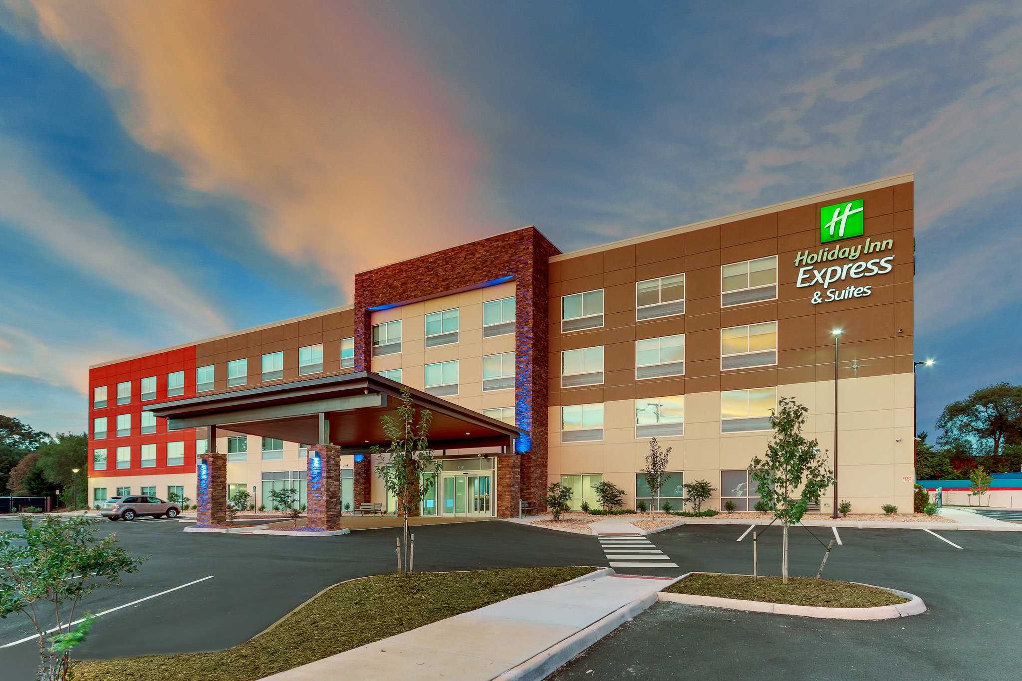 Holiday Inn Express & Suites Roanoke – Civic Center a Roanoke, VA