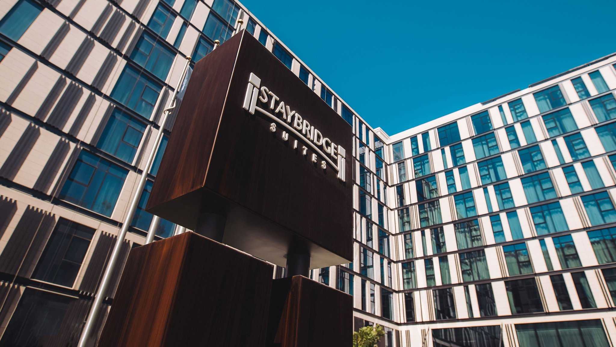 Staybridge Suites Dubai Al-Maktoum Airport à Doubaï, AE