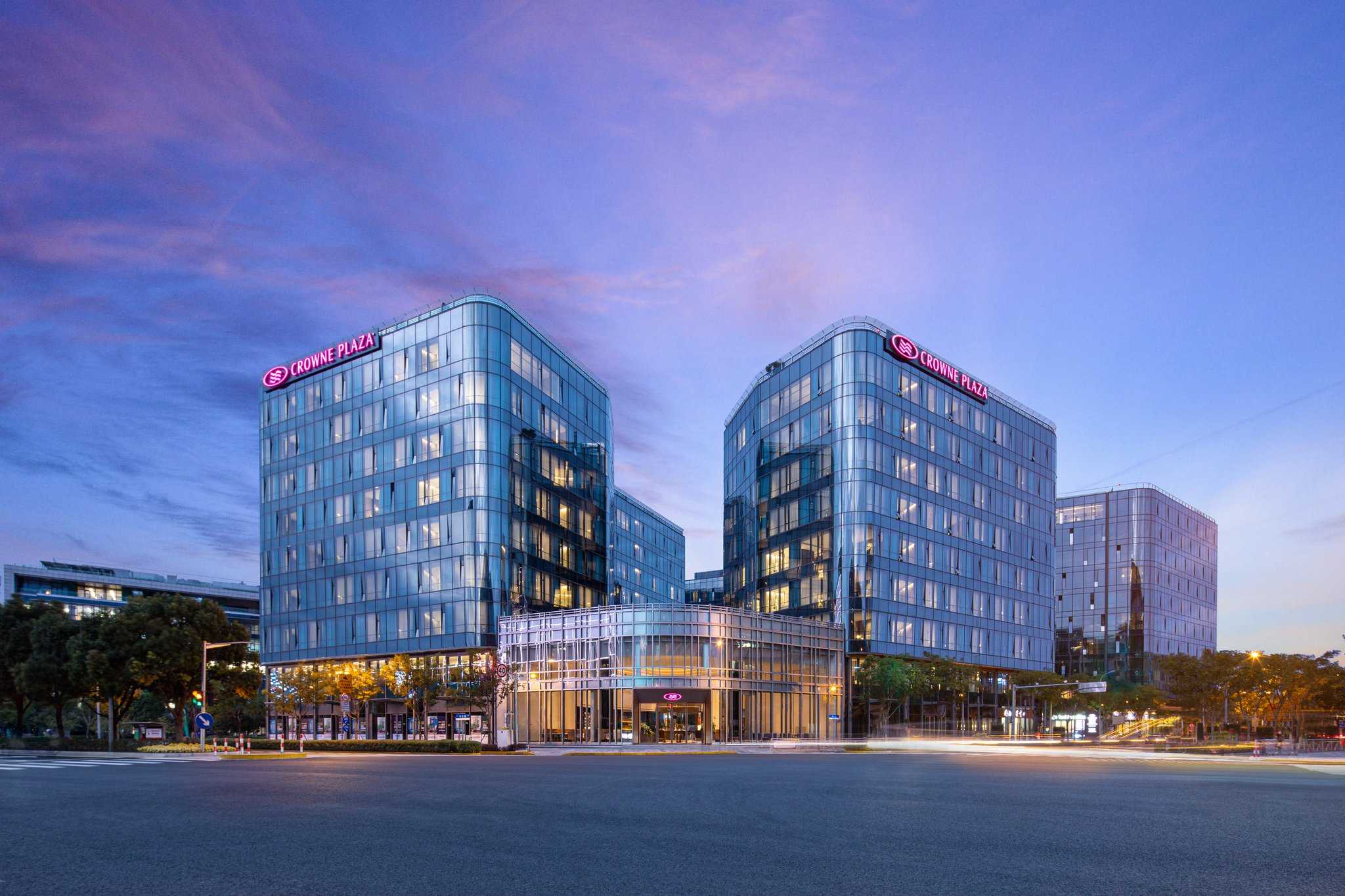 Crowne Plaza Shanghai Hongqiao в Шанхай, CN