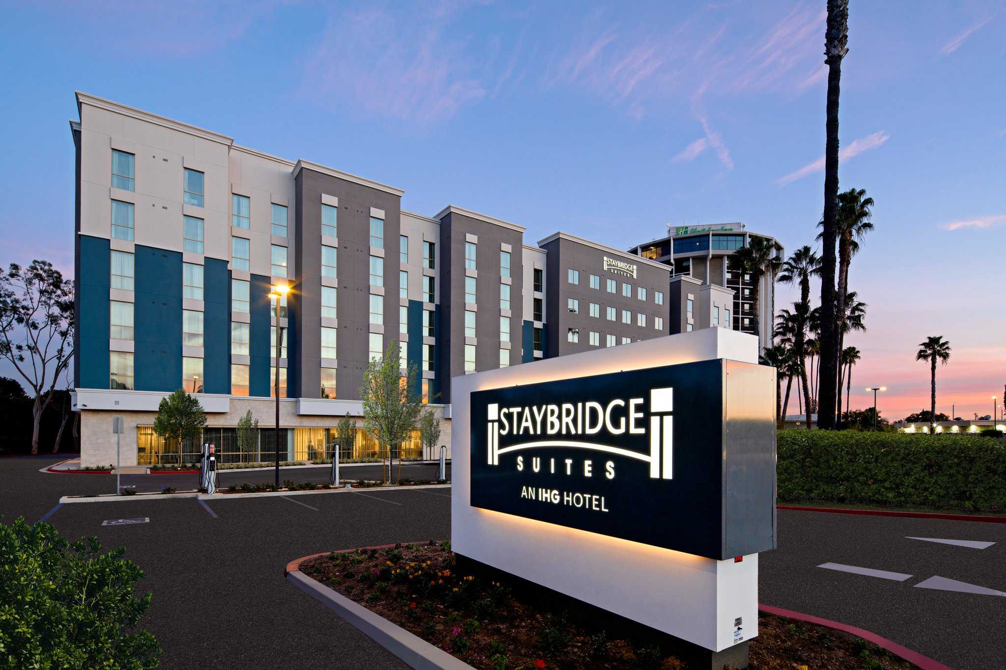 Staybridge Suites Long Beach Airport в Лонг-Бич, CA