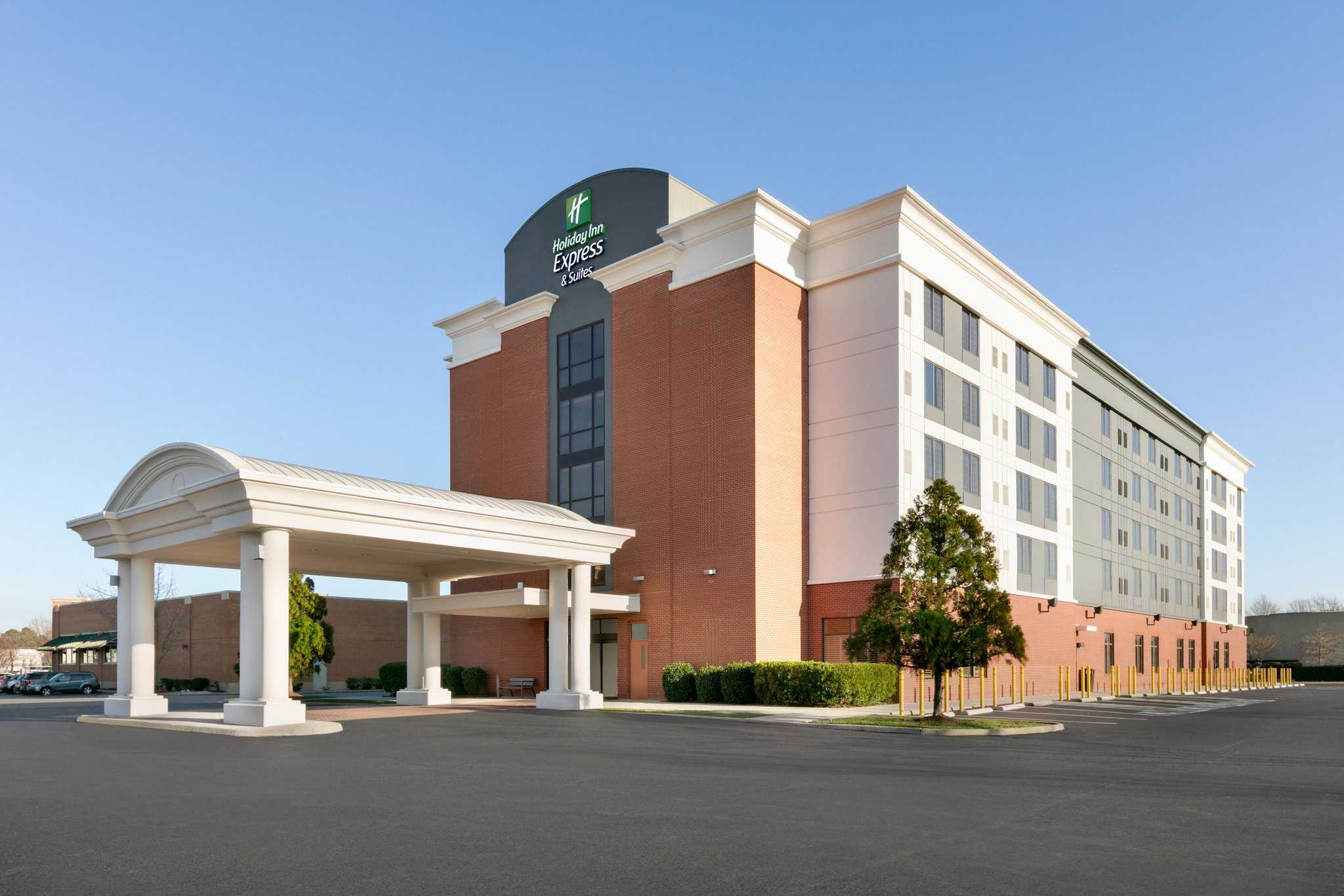 Holiday Inn Express & Suites Norfolk Airport in นอร์โฟล์ค, VA