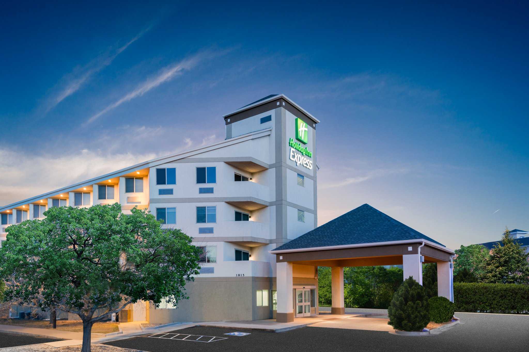 Holiday Inn Express Hotel Colorado Springs в Колорадо-Спрингс, CO