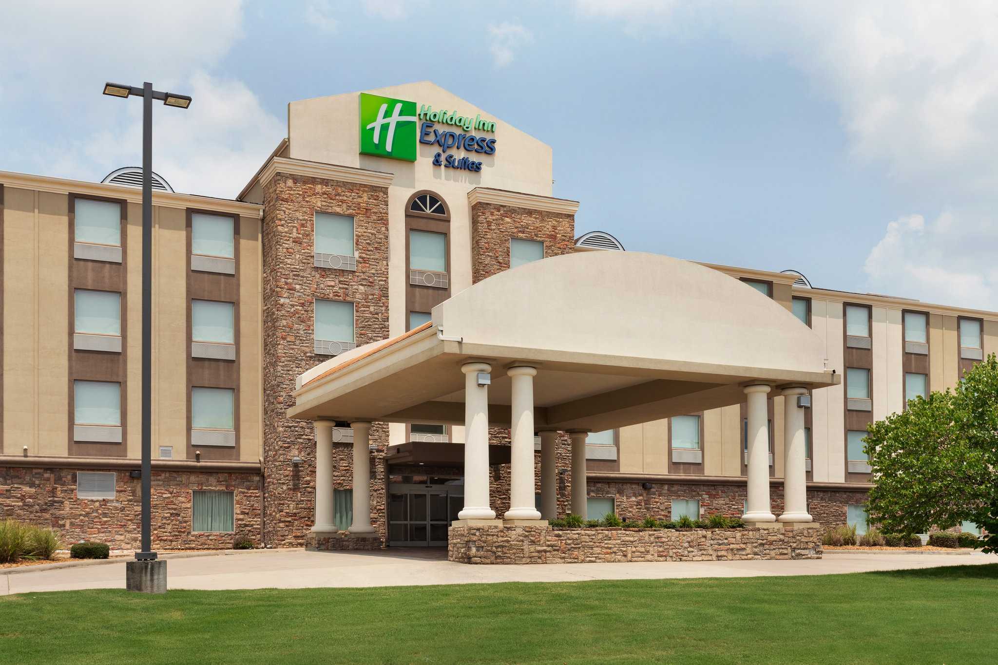 Holiday Inn Express Hotel & Suites Searcy в Searcy, AR