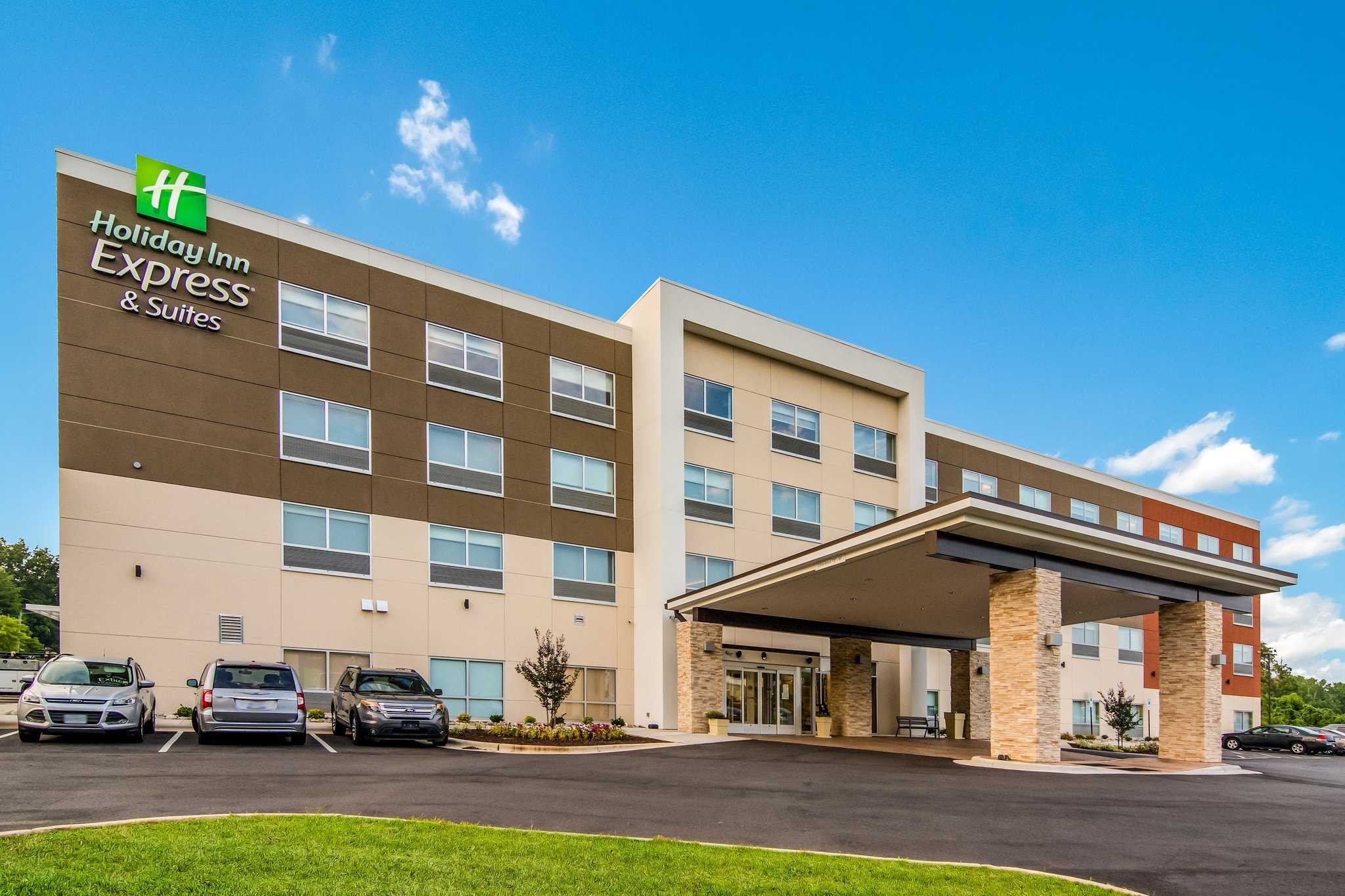 Holiday Inn Express & Suites Asheboro в Эшборо, NC