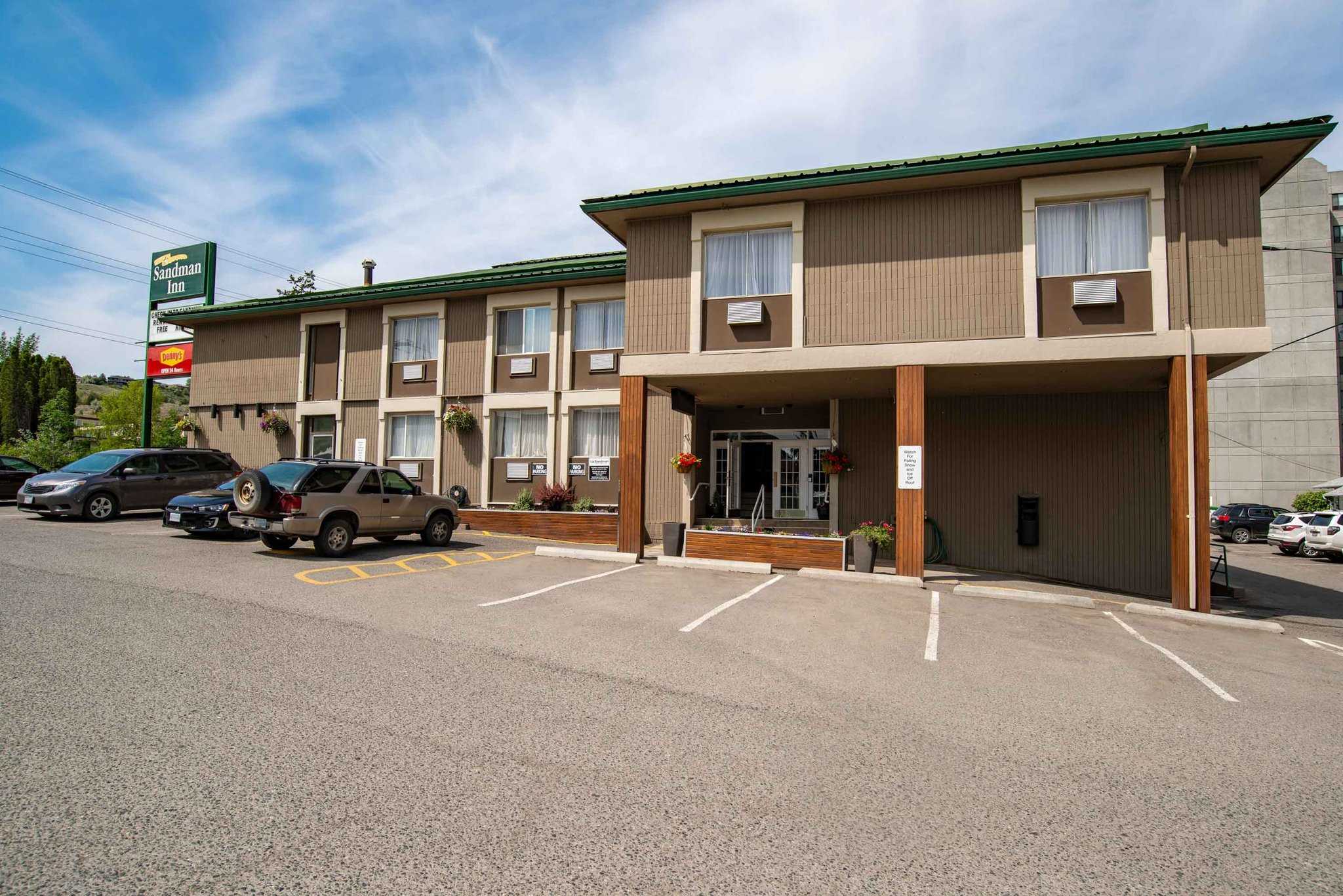 Sandman Inn & Suites Kamloops, British Columbia в Kamloops, BC
