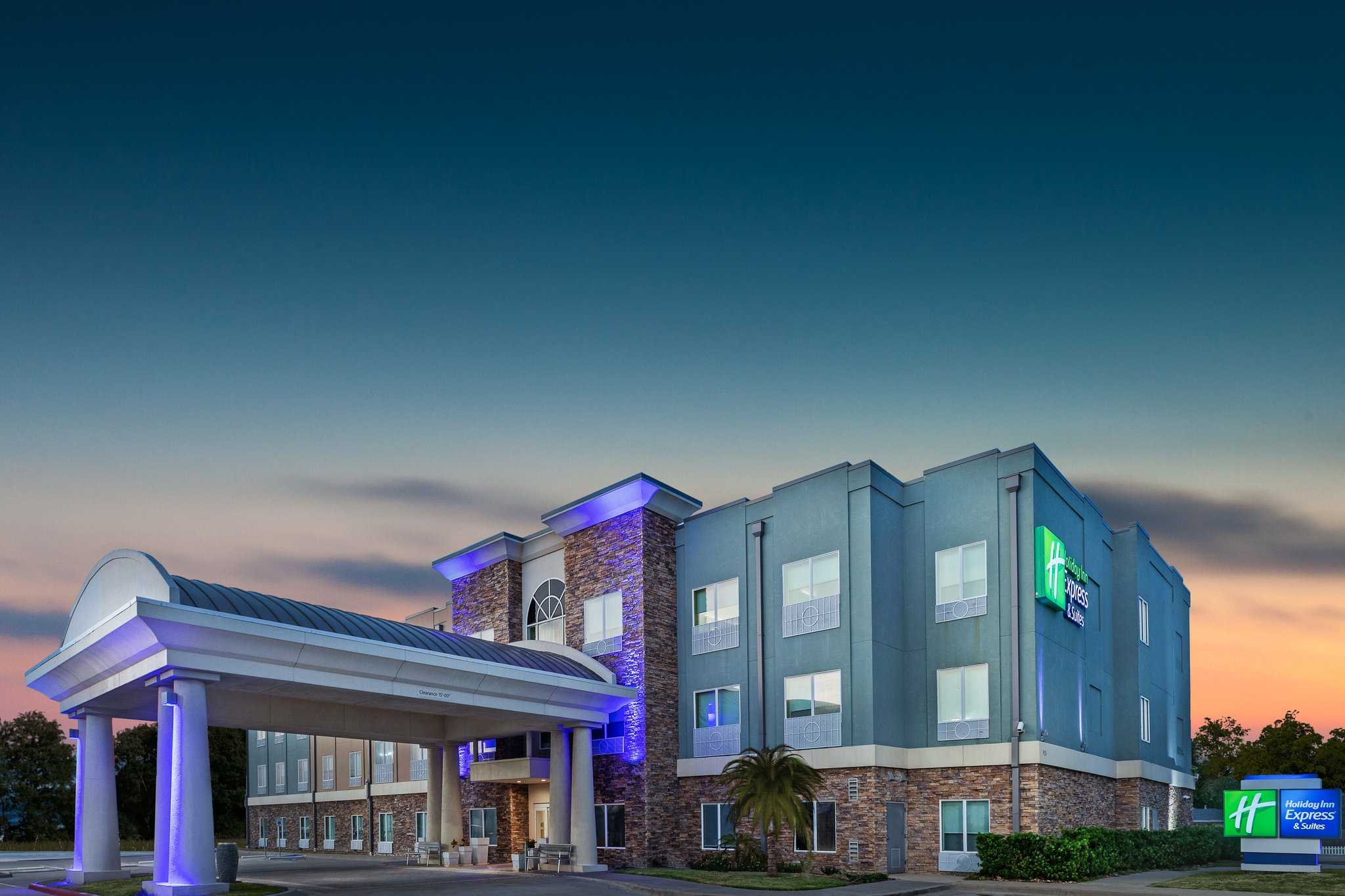 Holiday Inn Express Hotel & Suites Rockport - Bay View в Рокпорт, TX