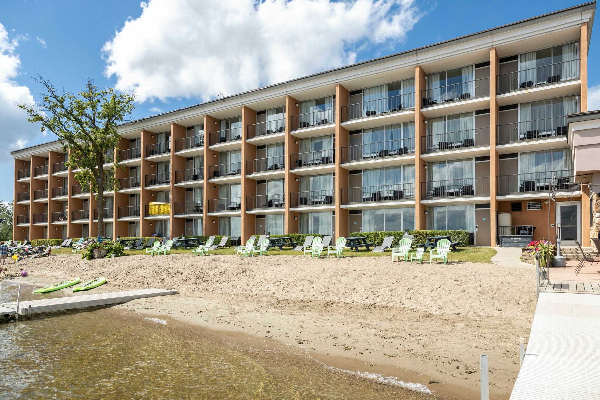 Holiday Inn Detroit Lakes - Lakefront en Lagos de Detroit, MN