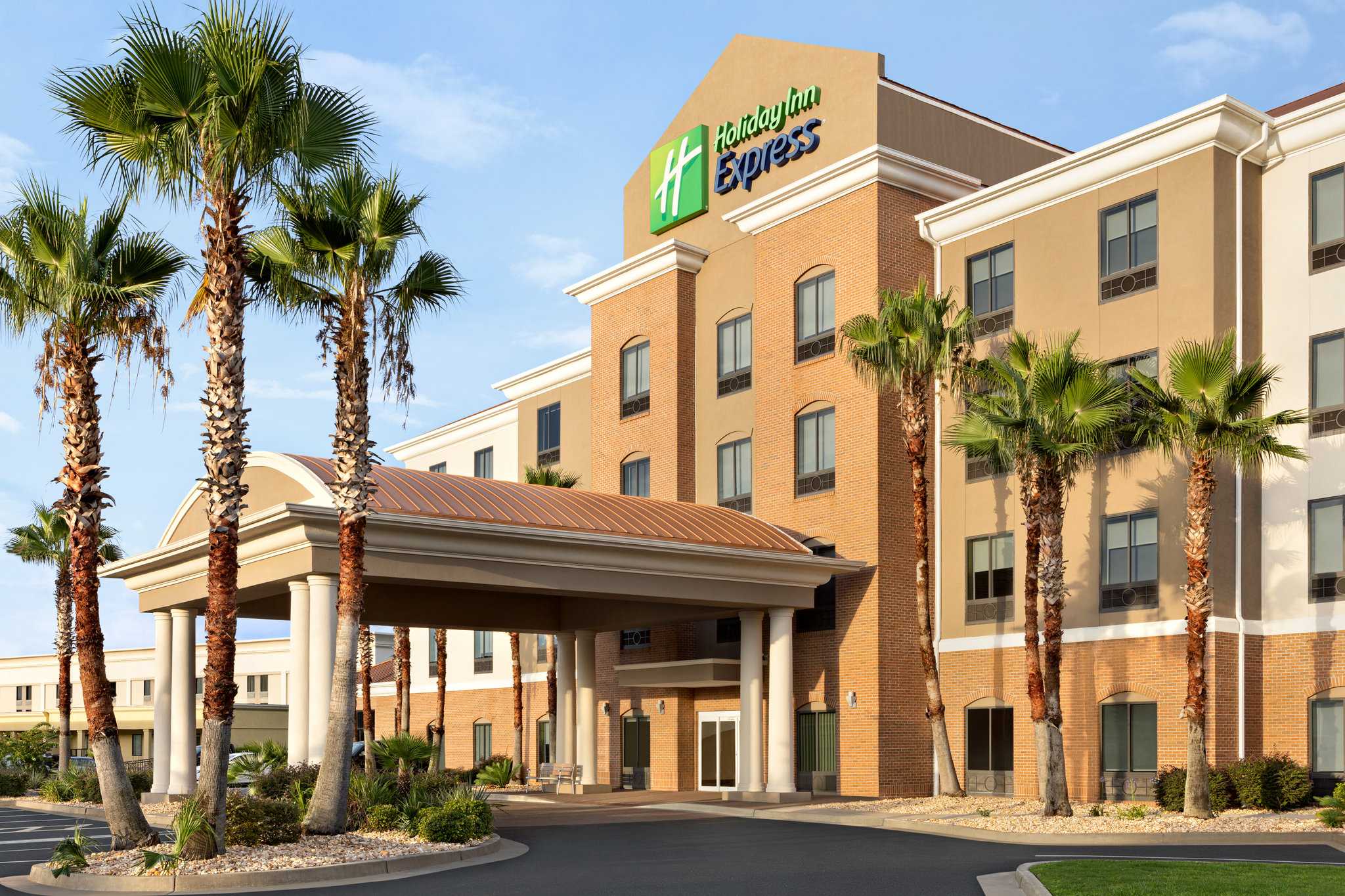 Holiday Inn Express Hotel & Suites Waycross в Уэйкросс, GA