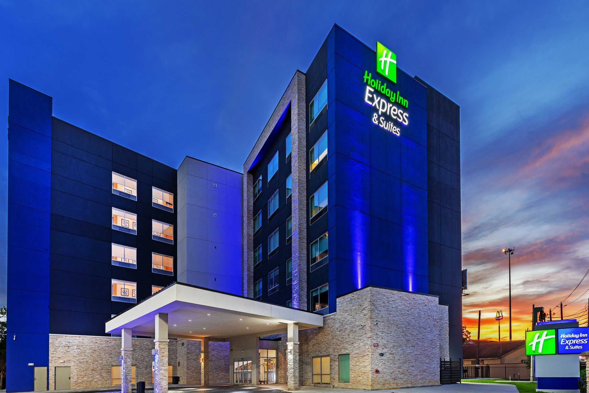Holiday Inn Express & Suites Houston - N Downtown в Хьюстон, TX