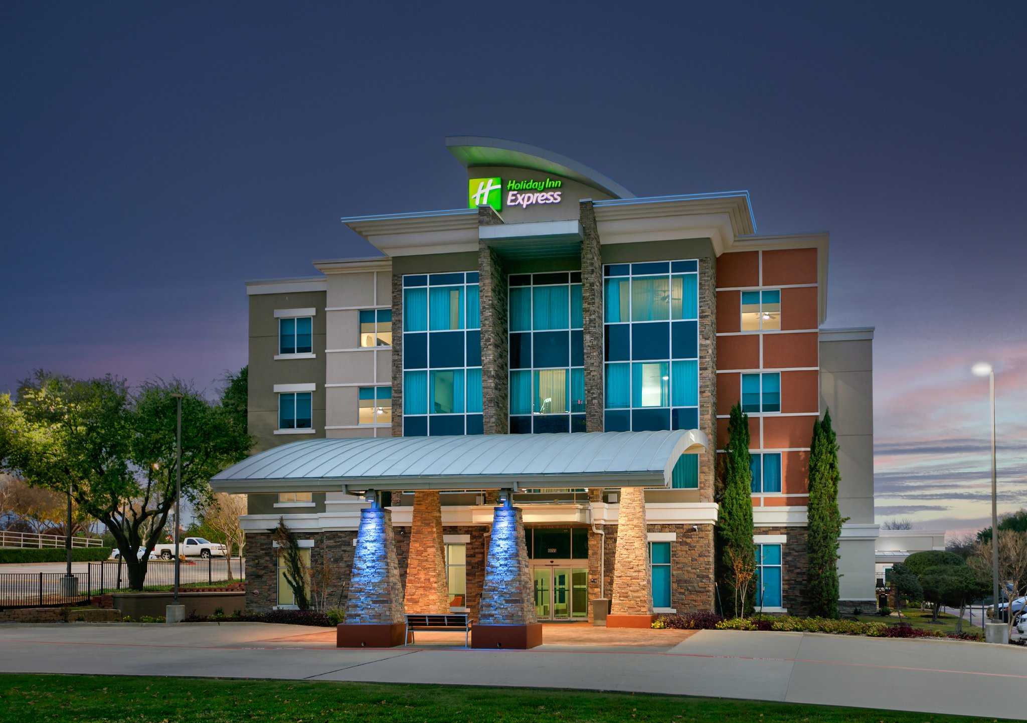 댈러스, TX의 Holiday Inn Express & Suites North Dallas At Preston