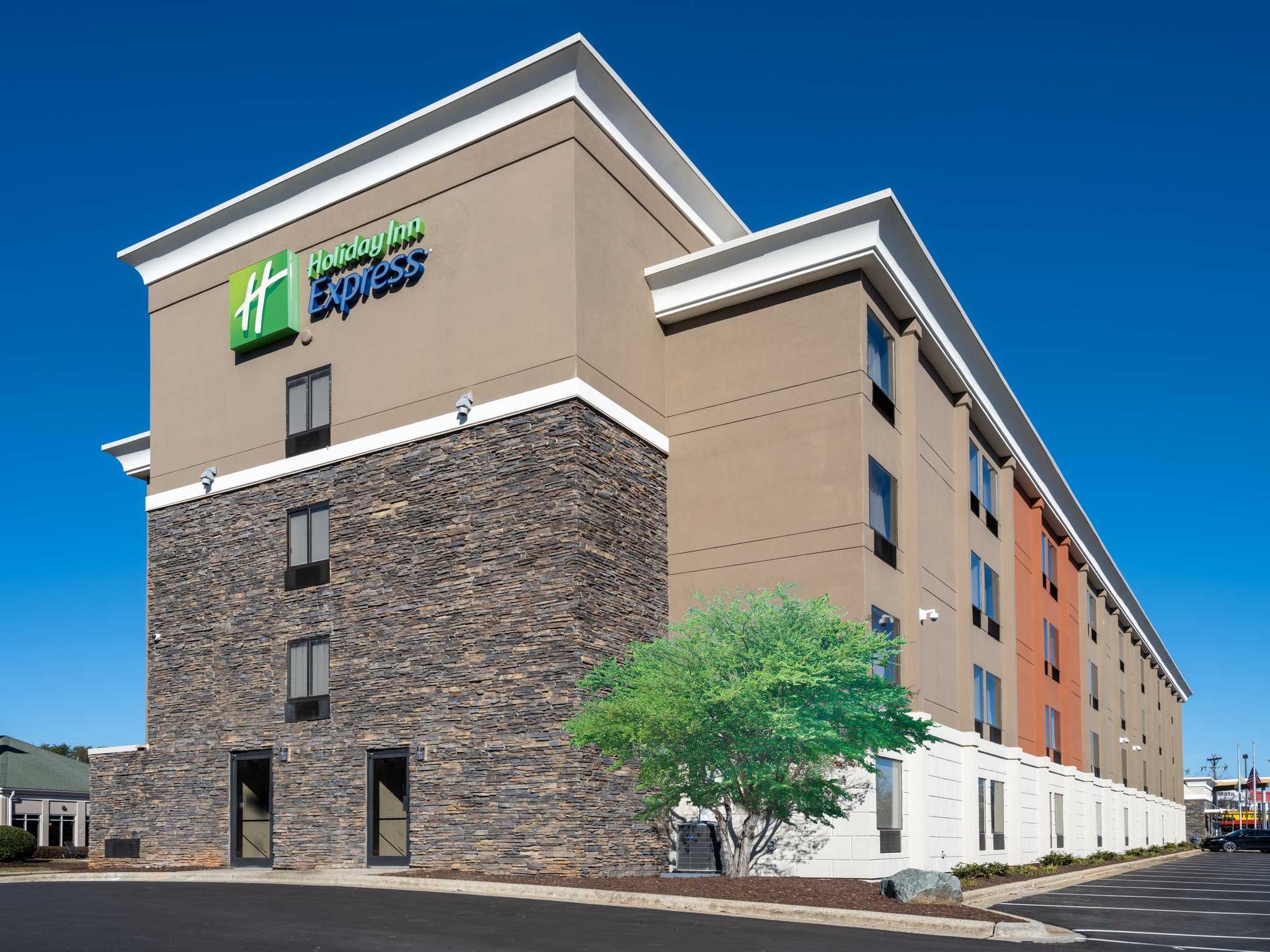 グリーンズボロ, NCにおけるHoliday Inn Express & Suites Greensboro - (I-40 @ Wendover) 