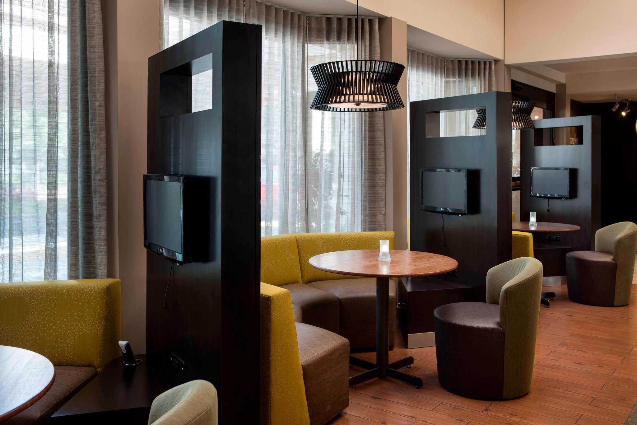 Courtyard by Marriott San Jose Cupertino в Cupertino, CA