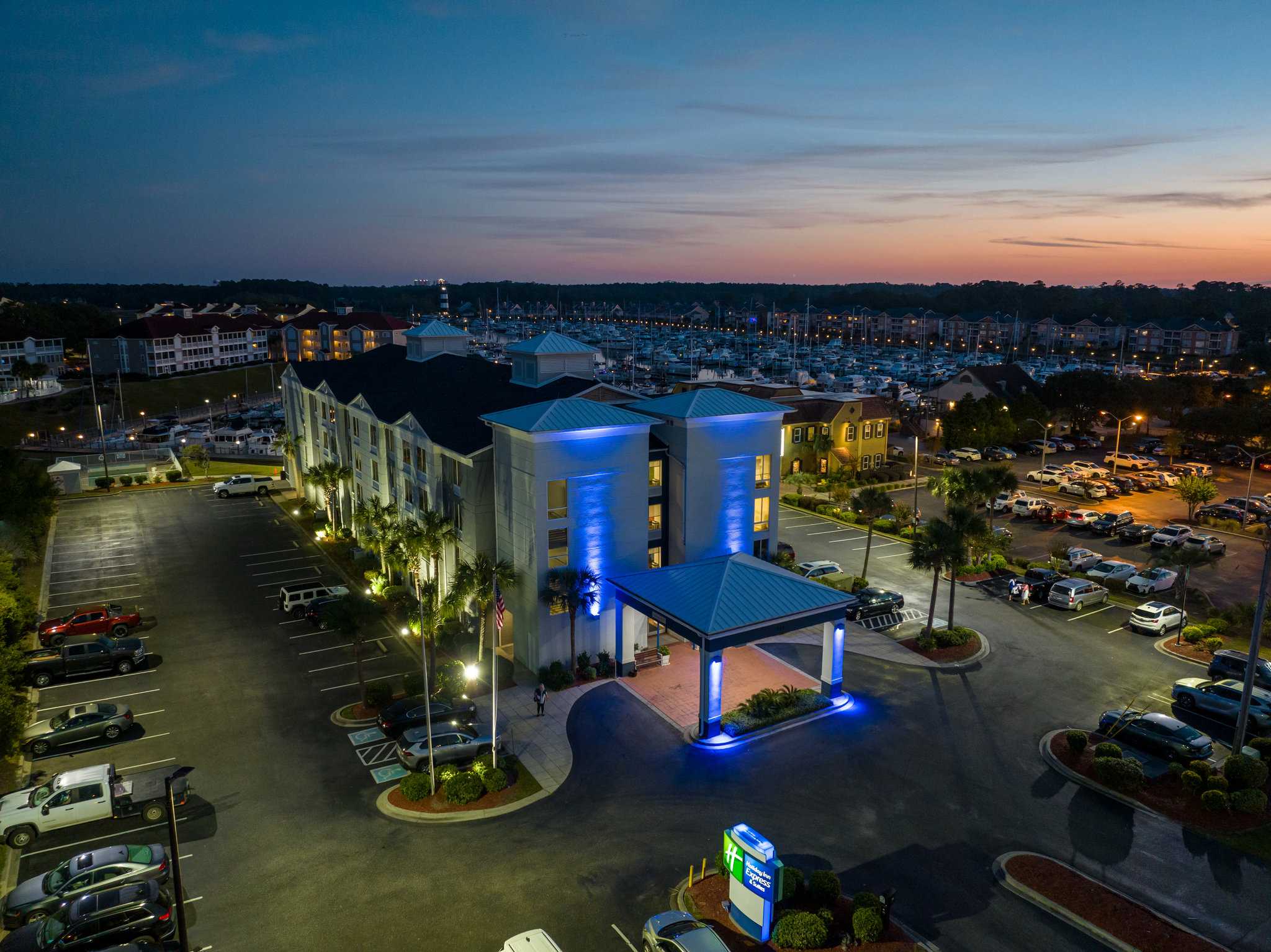 Holiday Inn Express & Suites N. Myrtle Beach-Little River в Норт-Миртл-Бич, SC