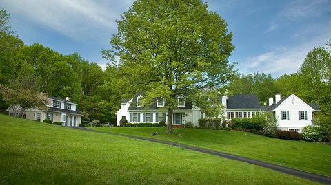 The Ampersand Inn (formerly Wooden Duck Bed & Breakfast) в Newton, NJ