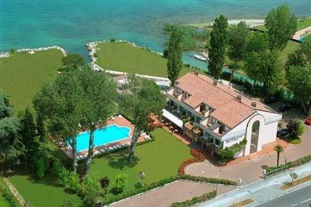 Yachting Hotel Mistral в Sirmione, IT