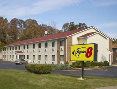 Super 8 by Wyndham Radcliff Ft. Knox Area ใน Radcliff, KY