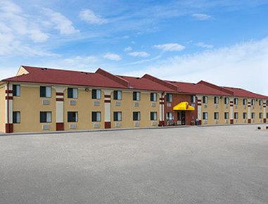 Super 8 by Wyndham Park City/North Wichita Area, Park City, KS