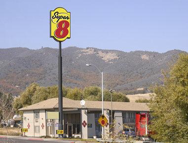 Super 8 by Wyndham Yreka в Yreka, CA