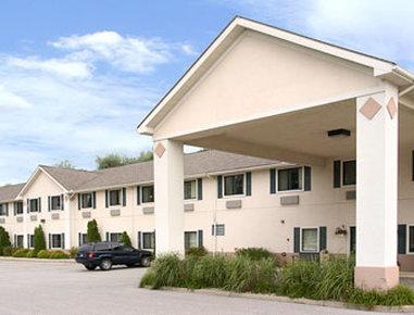 Super 8 by Wyndham Three Rivers в Three Rivers, MI