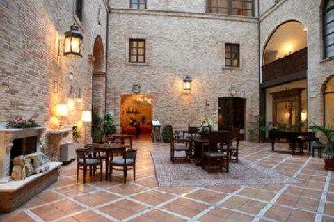 Castello Chiola en Loreto Aprutino, IT