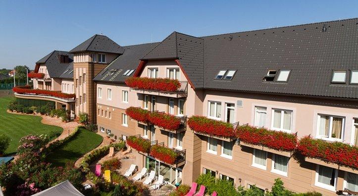 Granada Konferencia, Wellness es Sport Hotel ใน Kecskemet, HU