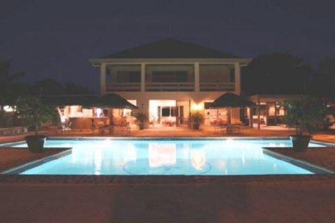 Meridian Club в British West Indies, TC