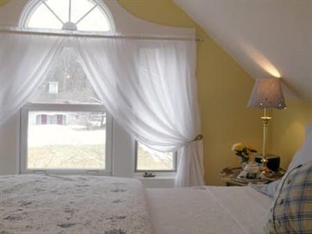 Fryeburg, ME 的 Admiral Peary Inn Bed & Breakfast